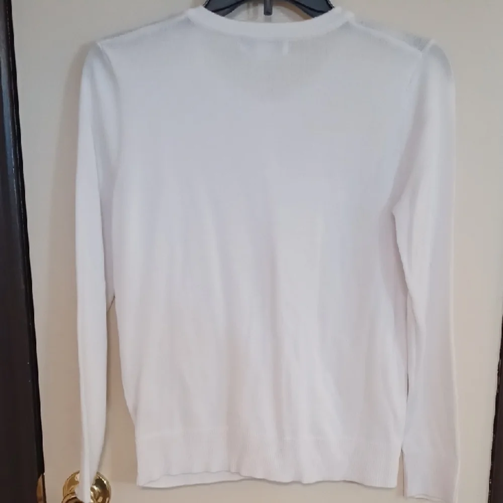 Chic White Cardigan with Blue Floral Appliques. - Picture 2 of 7